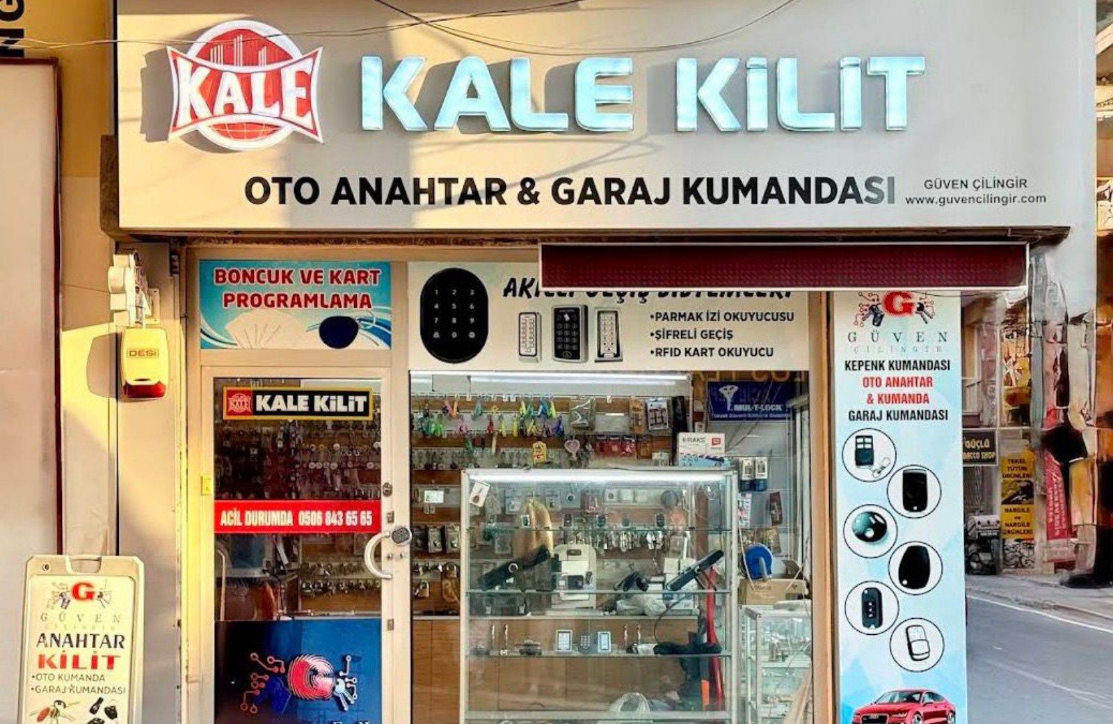Güven Çilingir'in Buca'daki dükkânı, Kale Kilit tabelası